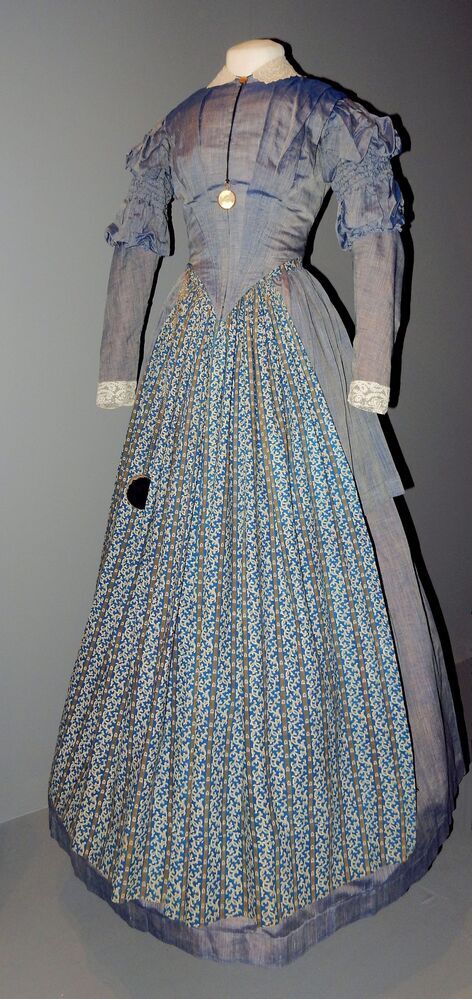 jak en rok, zijde- changeant, 1830-1835, Groninger Dracht