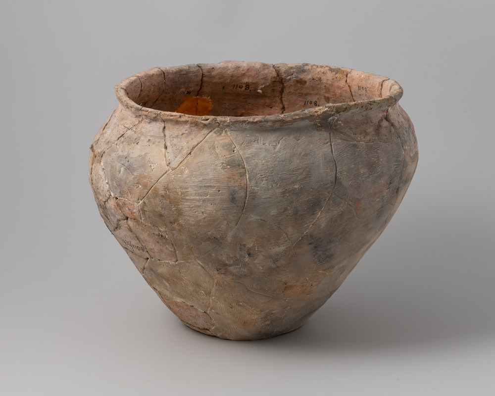 wijdmodel pot met versierde rand